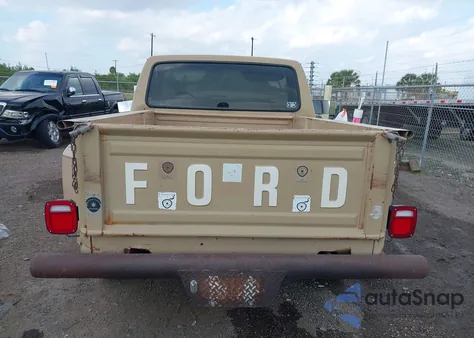 1983 Ford F100 z USA, uszkodzony, nr VIN 1FTCF10Y1DPA08516